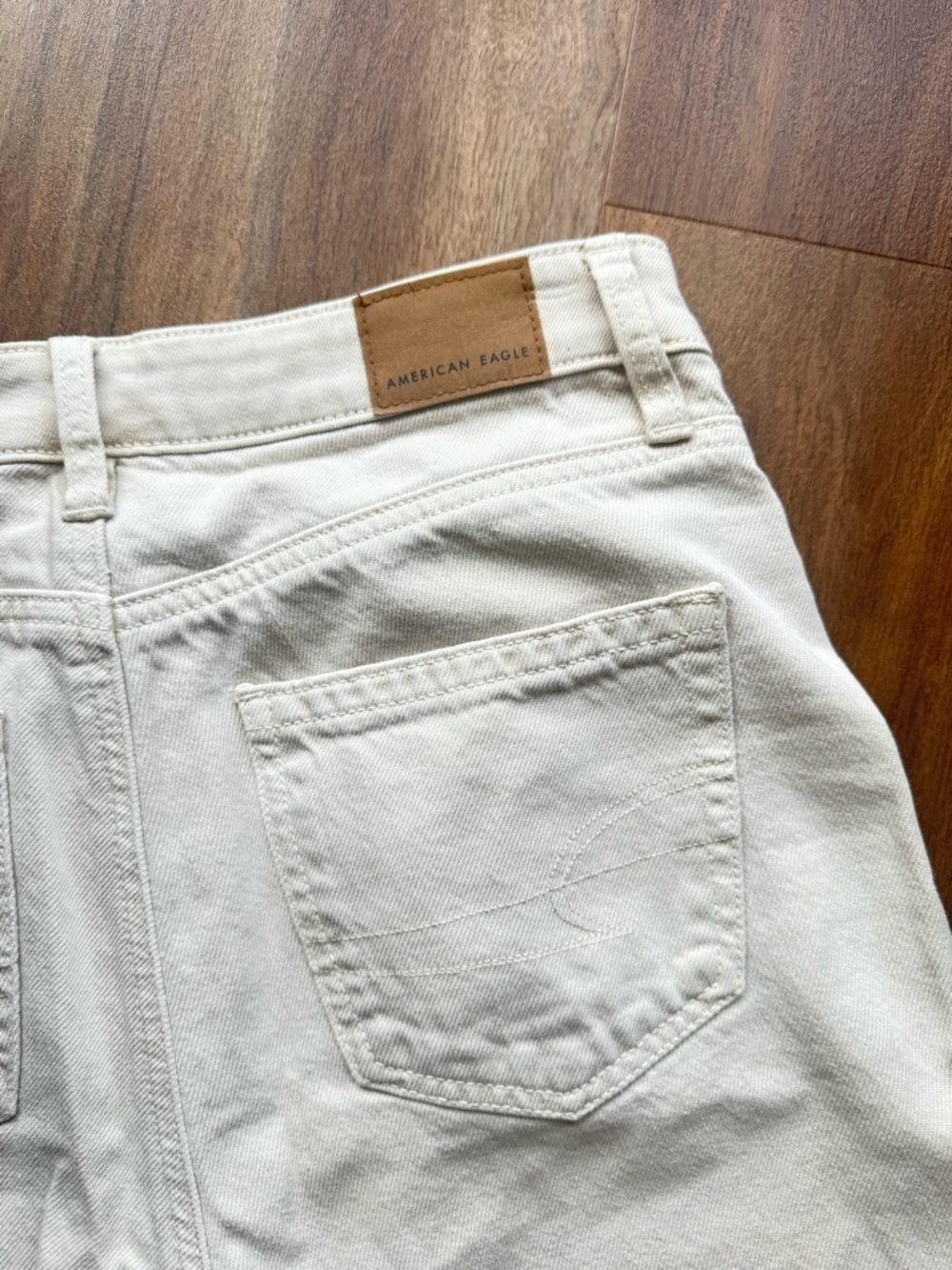 American Eagle Cream Straight Leg Jeans High Rise Neutral Denim Size X-Short - Picture 5 of 7